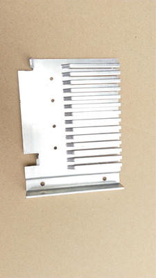 铝质散热器2.0*90*133.8MM8个孔折弯